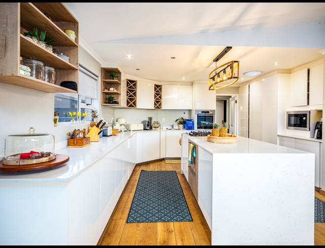 5 BEDROOM HOUSE SOLD IN WEST BEACH